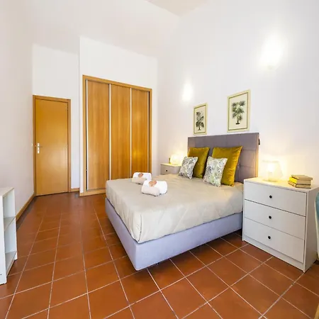 Villa In Quarteira Near Vilamoura Beach Villa