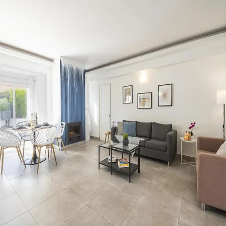 Villa In Quarteira Near Vilamoura Beach