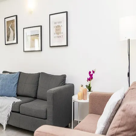 Villa In Quarteira Near Vilamoura Beach *
