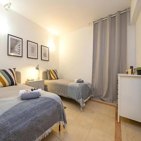 Villa In Quarteira Near Vilamoura Beach * Quarteira