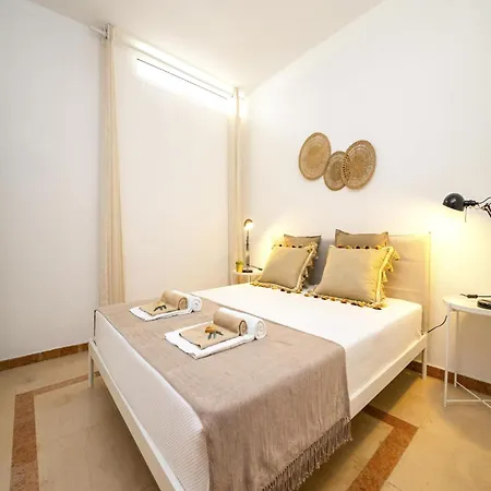 Villa In Quarteira Near Vilamoura Beach Villa *
