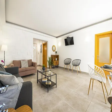 Villa In Quarteira Near Vilamoura Beach *