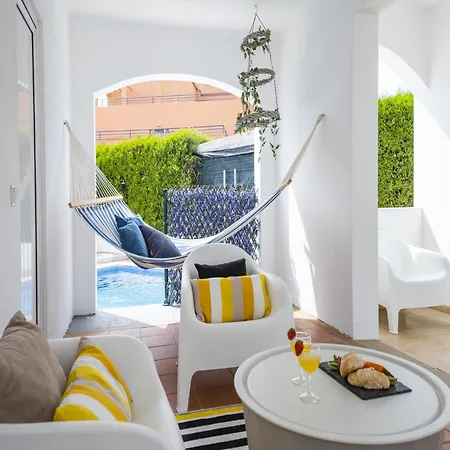Villa In Quarteira Near Vilamoura Beach Villa *