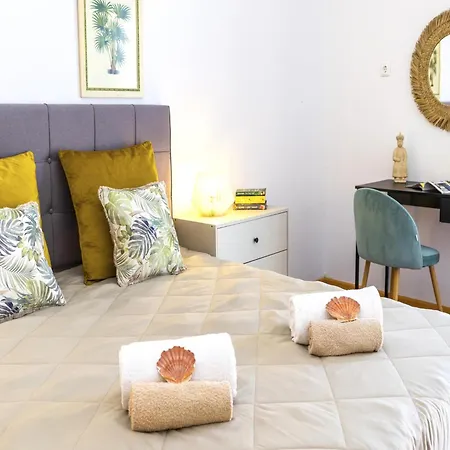 Villa Villa In Quarteira Near Vilamoura Beach *